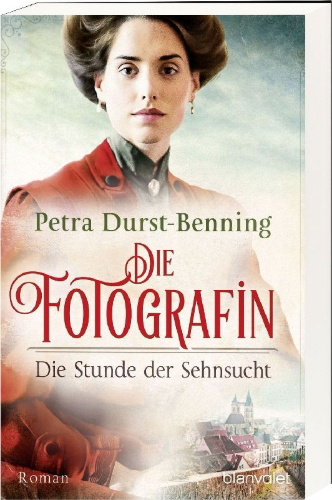 Buchcover und Innenansicht für das Buch: Die Fotografin - Die Stunde der Sehnsucht