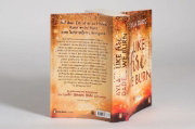 Buchcover und Innenansicht für das Buch: Like Fire We Burn