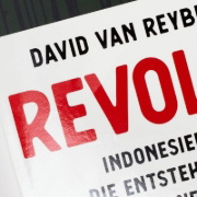 Buchcover und Innenansicht für das Buch: Revolusi. Indonesië en het ontstaan van de moderne wereld
