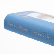 Buchcover und Innenansicht für das Buch: The Colony