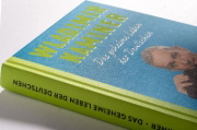 Buchcover und Innenansicht für das Buch: Das geheime Leben der Deutschen