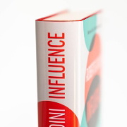 Buchcover und Innenansicht für das Buch: Influence. The Psychology of Persuasion