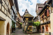 Buchcover und Innenansicht für das Buch: In 225 Reisen durch Frankreich