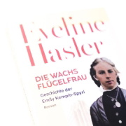 Buchcover und Innenansicht für das Buch: Die Wachsflügelfrau