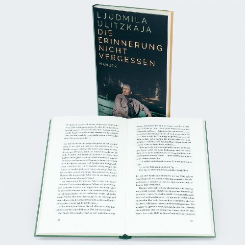 Buchcover und Innenansicht für das Buch: Die Erinnerung nicht vergessen