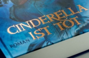 Buchcover und Innenansicht für das Buch: Cinderella is Dead