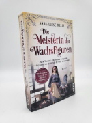Buchcover und Innenansicht für das Buch: Die Meisterin der Wachsfiguren