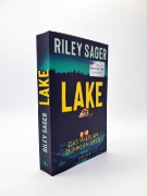 Buchcover und Innenansicht für das Buch: The House Across The Lake