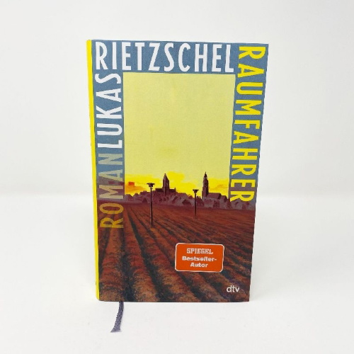 Buchcover und Innenansicht für das Buch: Raumfahrer