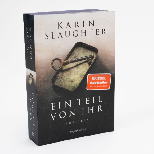 Buchcover und Innenansicht für das Buch: Pieces Of Her
