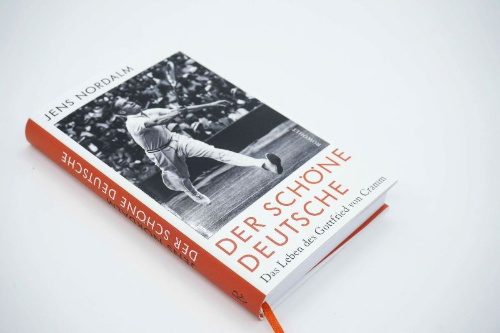 Buchcover und Innenansicht für das Buch: Der schöne Deutsche