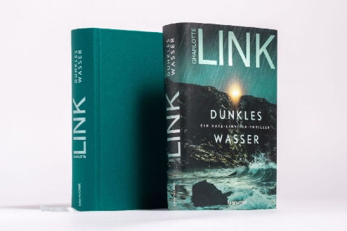 Buchcover und Innenansicht für das Buch: Dunkles Wasser
