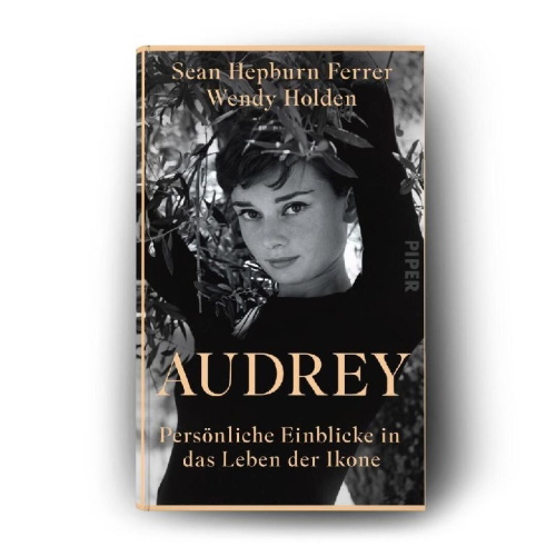 Buchcover und Innenansicht für das Buch: Intimate Audrey