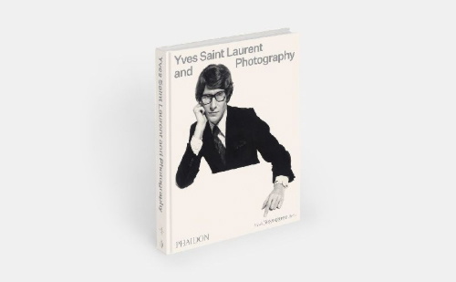 Buchcover und Innenansicht für das Buch: Yves Saint Laurent and Photography
