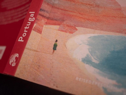 Buchcover und Innenansicht für das Buch: Reisehandbuch Portugal