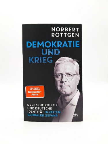 Buchcover und Innenansicht für das Buch: Demokratie und Krieg