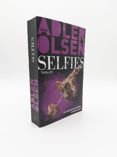 Buchcover und Innenansicht für das Buch: SELFIES (JP/Politikens Forlagshus A/S, Kopenhagen 2016)