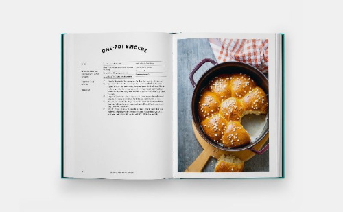 Buchcover und Innenansicht für das Buch: One Pot: 100 Simple Recipes to Cook Together (2025)